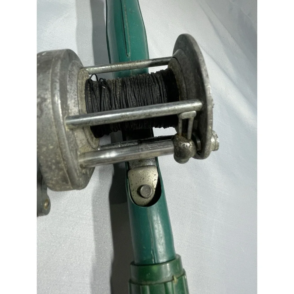 Pflueger Supreme Anti-Backlash Level Wind Bait Casting Fishing Reel -Vintage